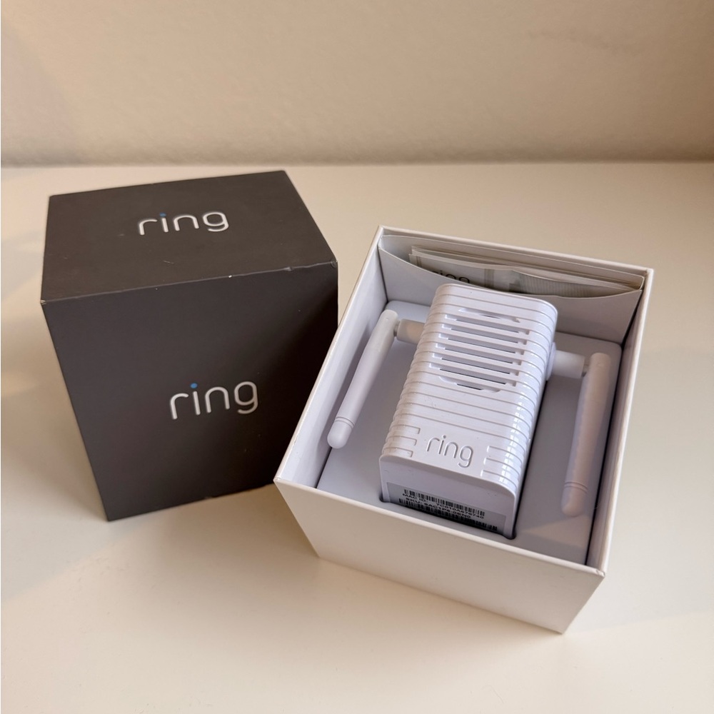DADS ESTATE: New in Box Ring Chime Pro WiFi Extender